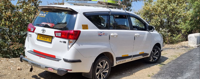 8 seater innova crysta car hire in delhi india