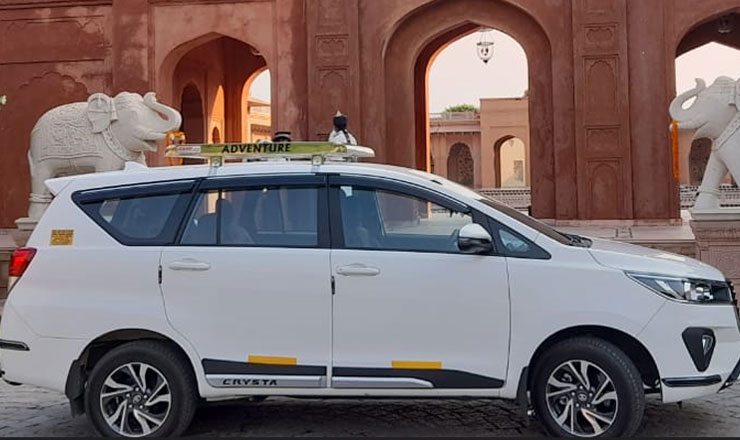 7+1 seater innova crysta car on rent in delhi