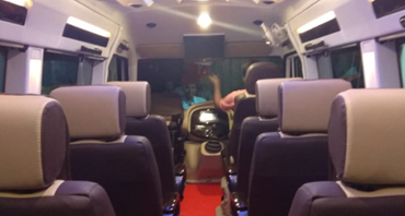 dehradun tour by 12 seater deluxe 1x1 tempo traveller